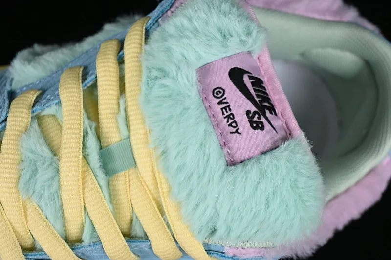 All Categories Nk SB Dunk Series Nk SB Dunk Low Low-top sneakers C version Verdy x Nk SB Dunk Low "Visty" joint model SB low-top casual sneakers FN6040-400